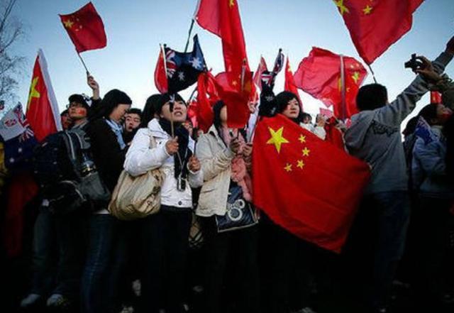 发现冷知识!高考期间家长该不该在场外陪考?为什么?冷知识分享平台