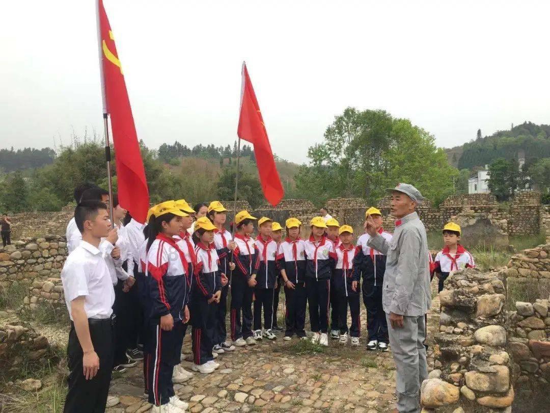 上升的白气球
