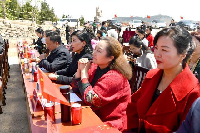 相同性别可以互相喜欢吗？我经常想起比我大5岁的男生很难受怎么办？