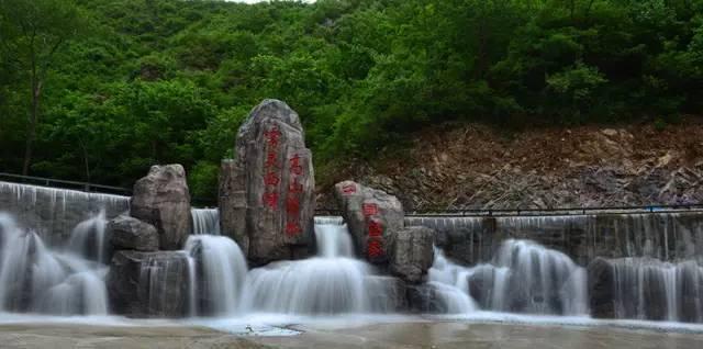 济南市莱芜区羊里街道泉子沟村开展 “畅享星期天·同心一起莱”暨“迎新春 写春联 送福字”活动